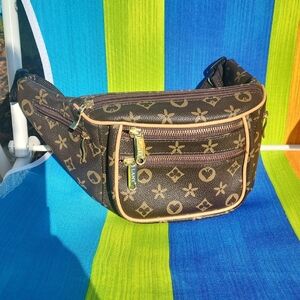 ✨️Source Unknown Brown Monogram-Style Waist Bag with Tan Trim